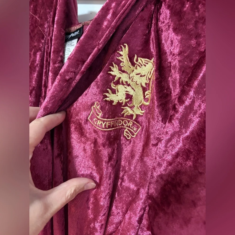 Harry Potter Red Velvet Robe with Gold Lion Crest Gryffindor Pjammy - Picture 2 of 3